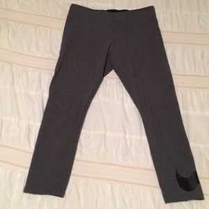 Nike Pants - Nike crop leggings Nike Pants - Nike crop leggings